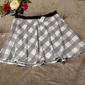 Torrid plaid skater skirt 🖤